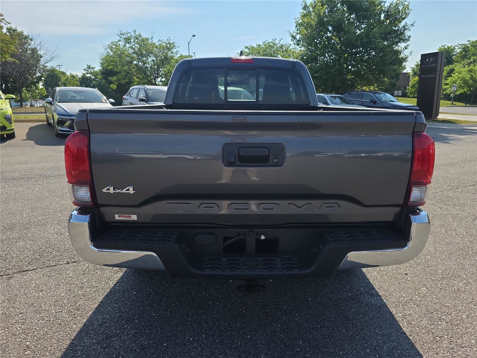 Used 2022 Toyota Tacoma SR5 w/ SR5 Appearance Package (SM) AWD/4WD image 6