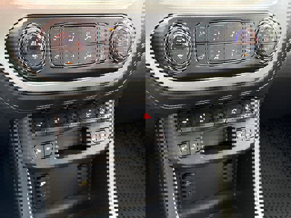 Used 2018 GMC Canyon SLT w/ Driver Alert Package image 15