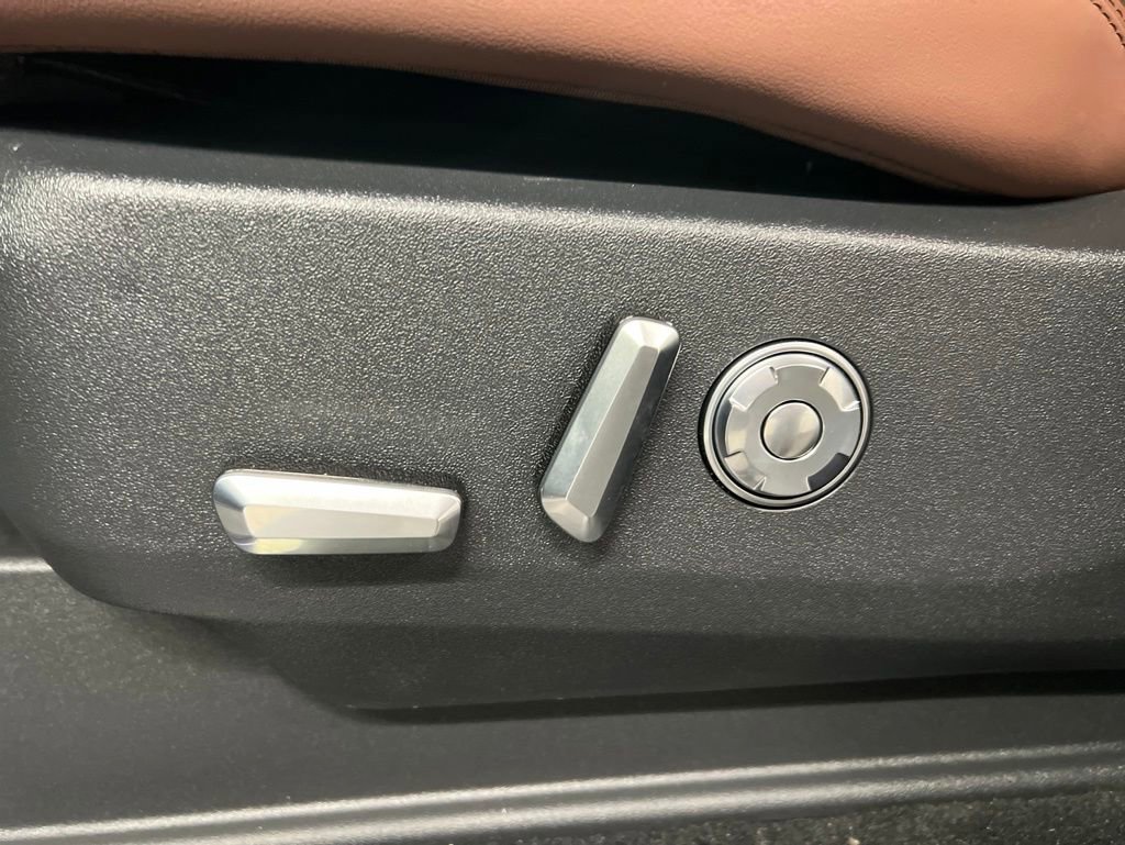 New 2026 Lincoln Navigator Reserve AWD/4WD image 29