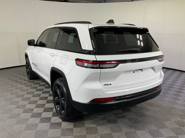 Used 2023 Jeep Grand Cherokee Altitude AWD/4WD image 4