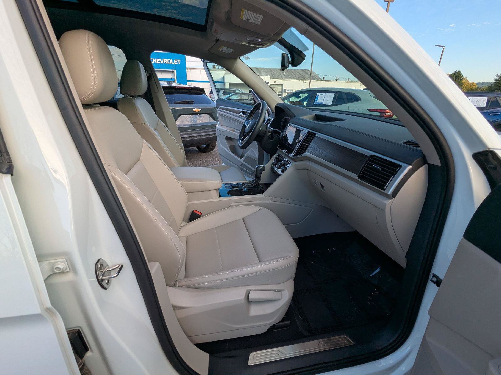 Used 2023 Volkswagen Atlas SE AWD/4WD image 31