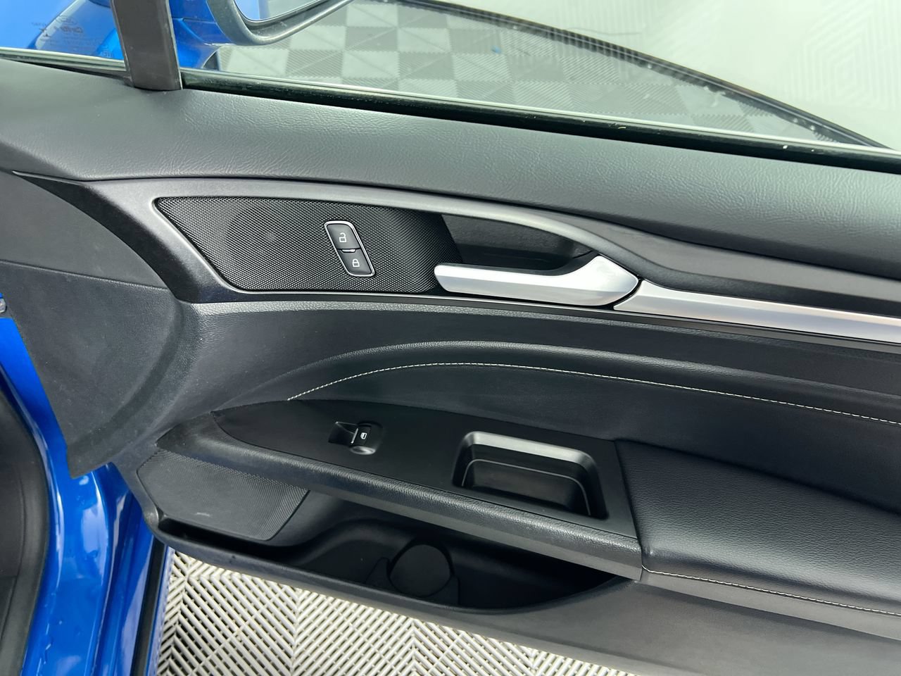 Used 2019 Ford Fusion Energi Titanium FWD image 29