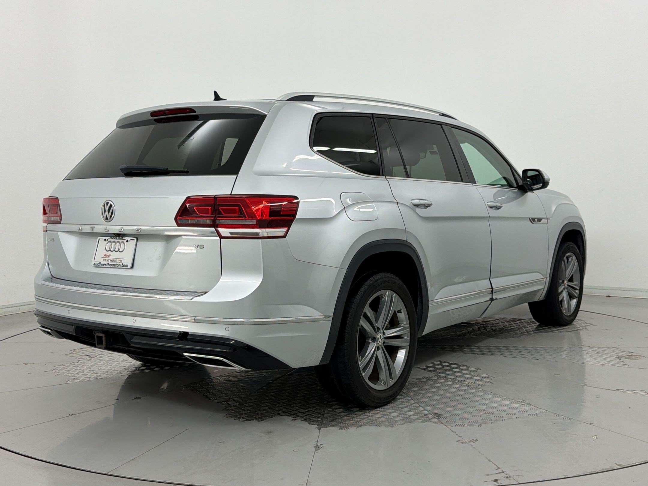Used 2018 Volkswagen Atlas SEL w/ R-Line Package FWD image 9
