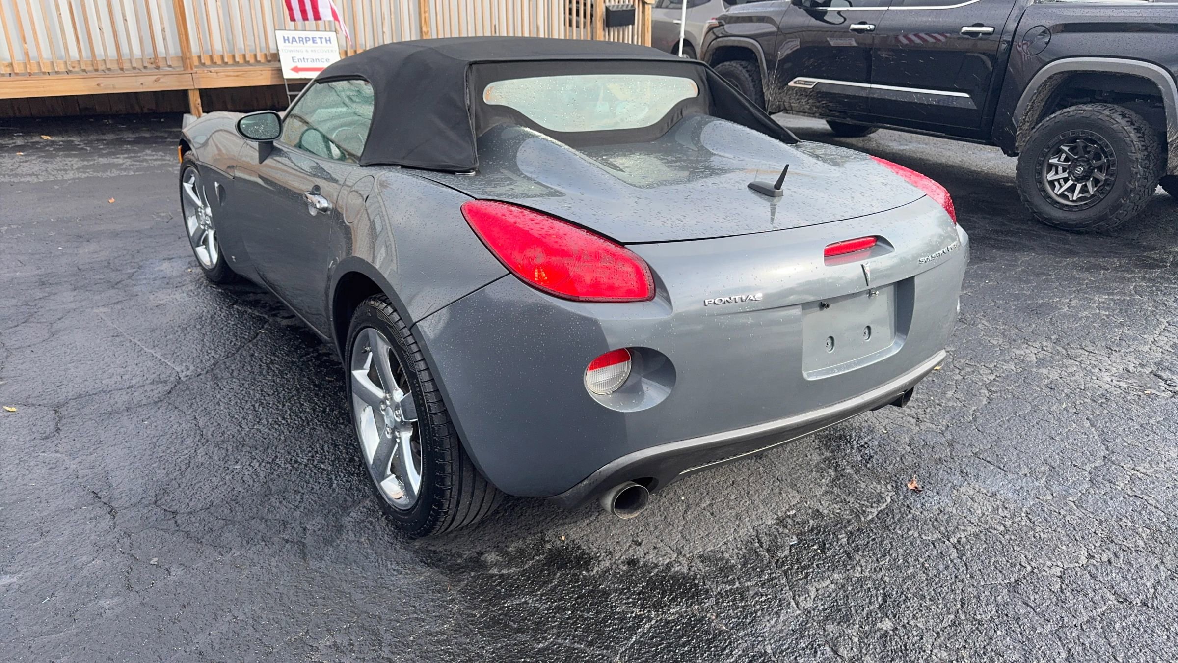 Used 2008 Pontiac Solstice GXP w/ Premium Package image 2