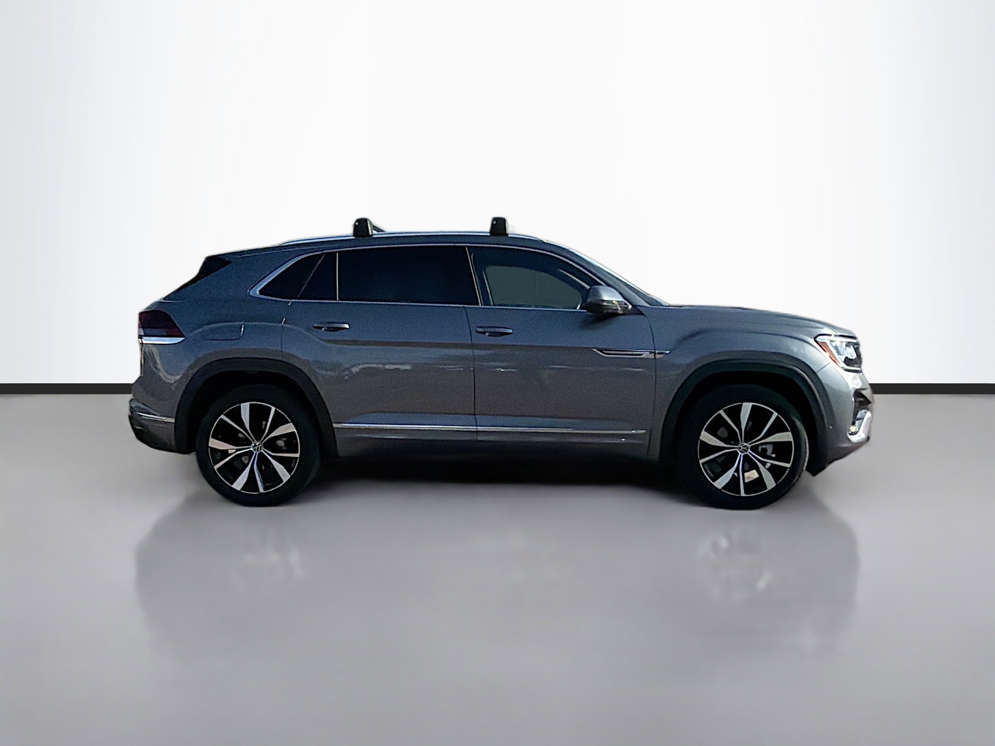 Used 2024 Volkswagen Atlas Cross Sport SEL Premium R-Line image 2