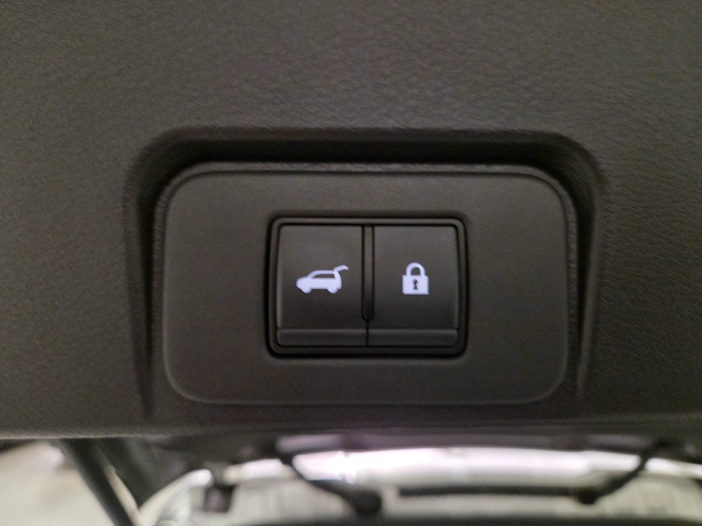 Used 2025 Nissan Rogue SV FWD image 35