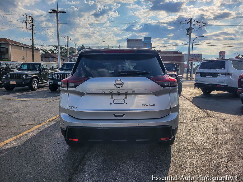Used 2024 Nissan Rogue SV AWD/4WD image 12