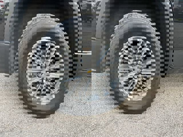 Used 2023 Chevrolet Traverse LT image 10