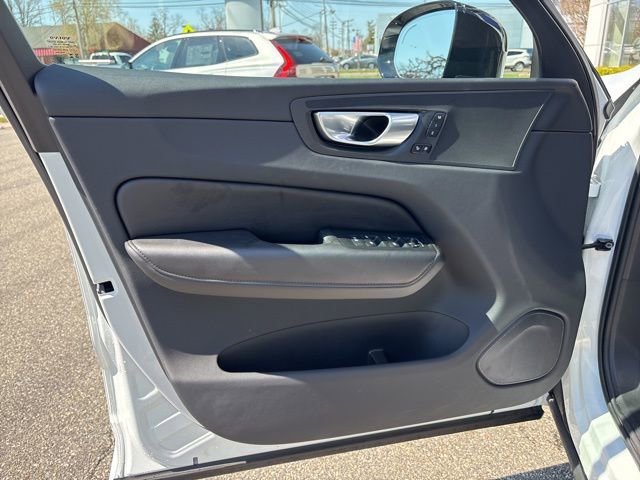 Used 2025 Volvo XC60 B5 Plus image 16