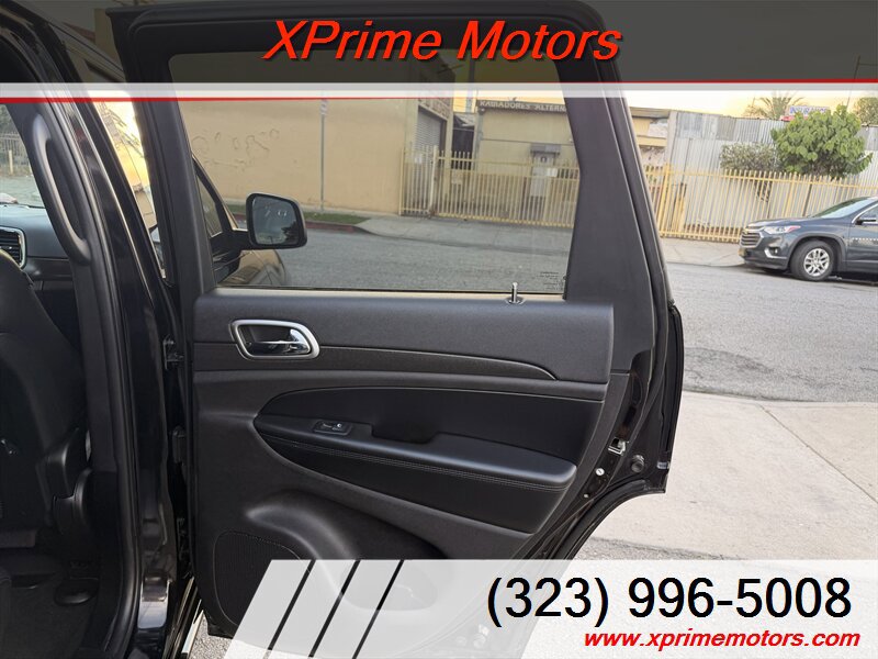 Used 2017 Jeep Grand Cherokee Altitude AWD/4WD image 30