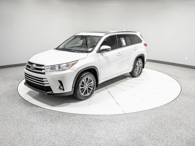 Used 2017 Toyota Highlander XLE w/ Protection Package #3 AWD/4WD image 39