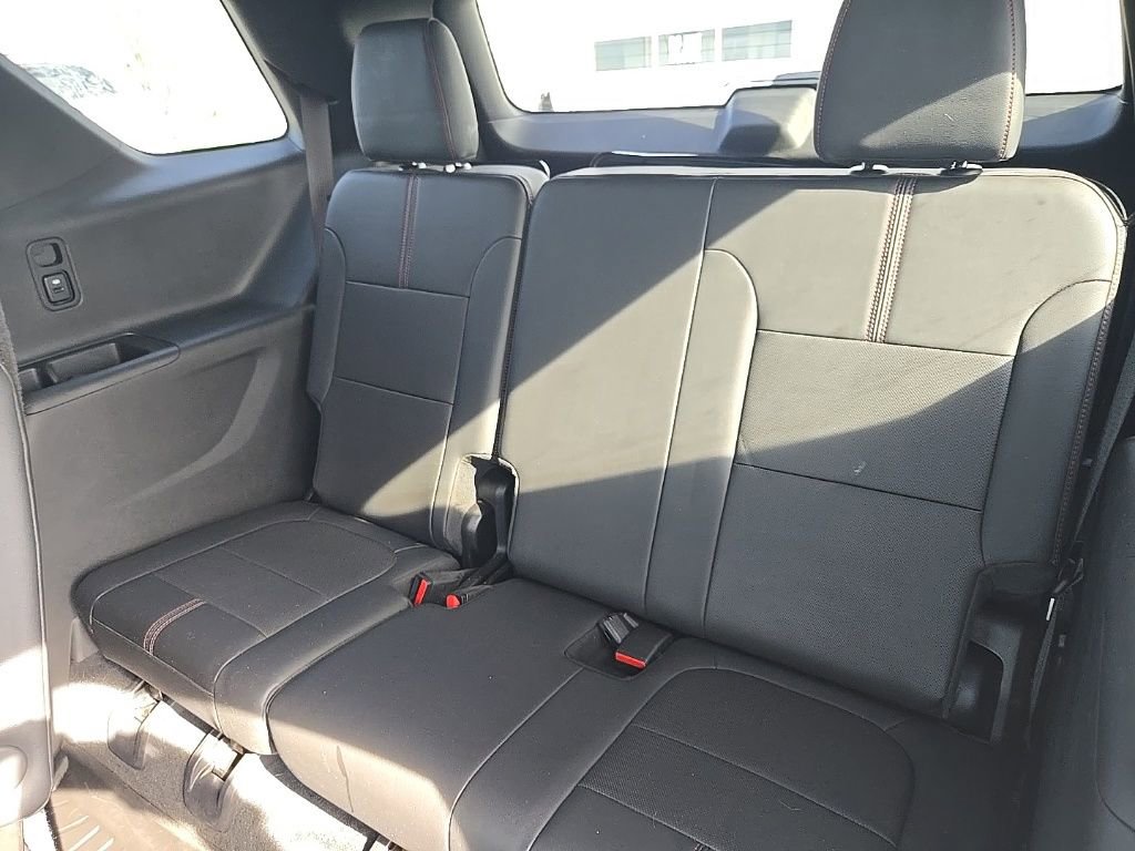 Used 2022 Chevrolet Traverse RS w/ LPO, Floor Liner Package AWD/4WD image 28