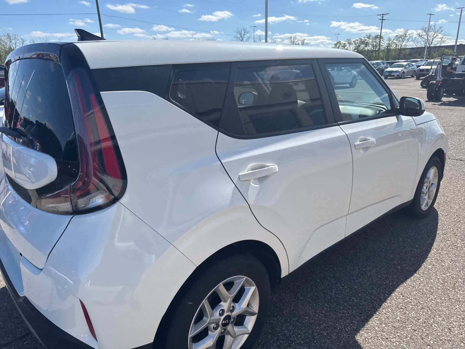 Used 2024 Kia Soul LX w/ Option Group 015 FWD image 27