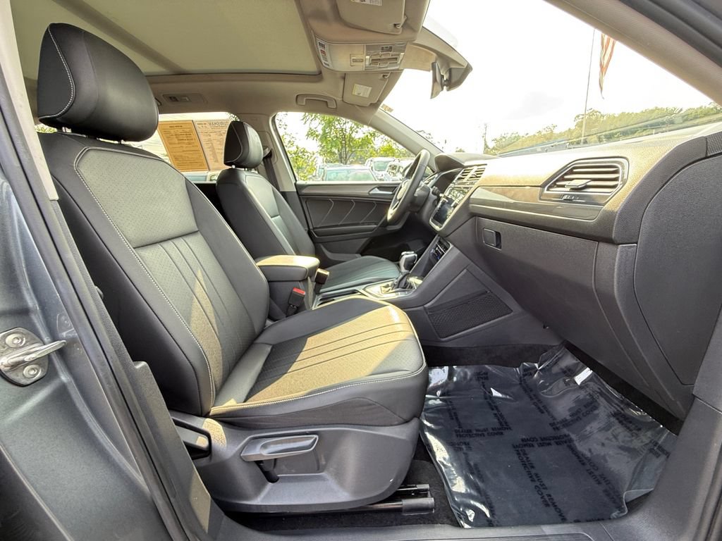 Used 2023 Volkswagen Tiguan SE w/ Panoramic Sunroof Package FWD image 27