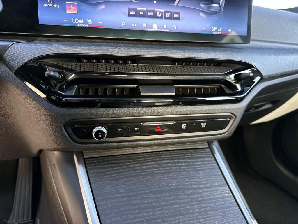 Used 2025 BMW 330i Sedan w/ Premium Package RWD image 35