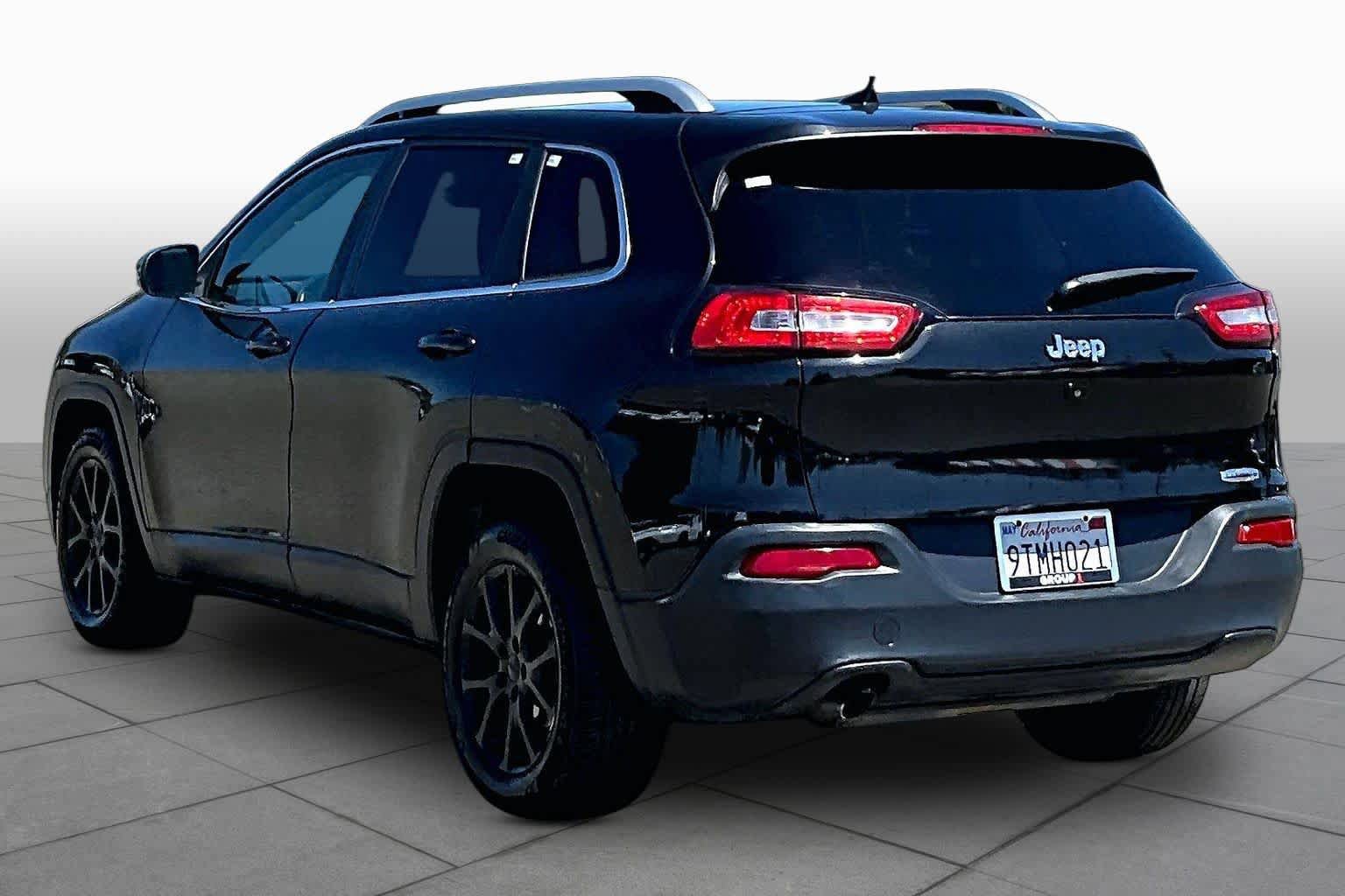 Used 2016 Jeep Cherokee Latitude FWD image 11
