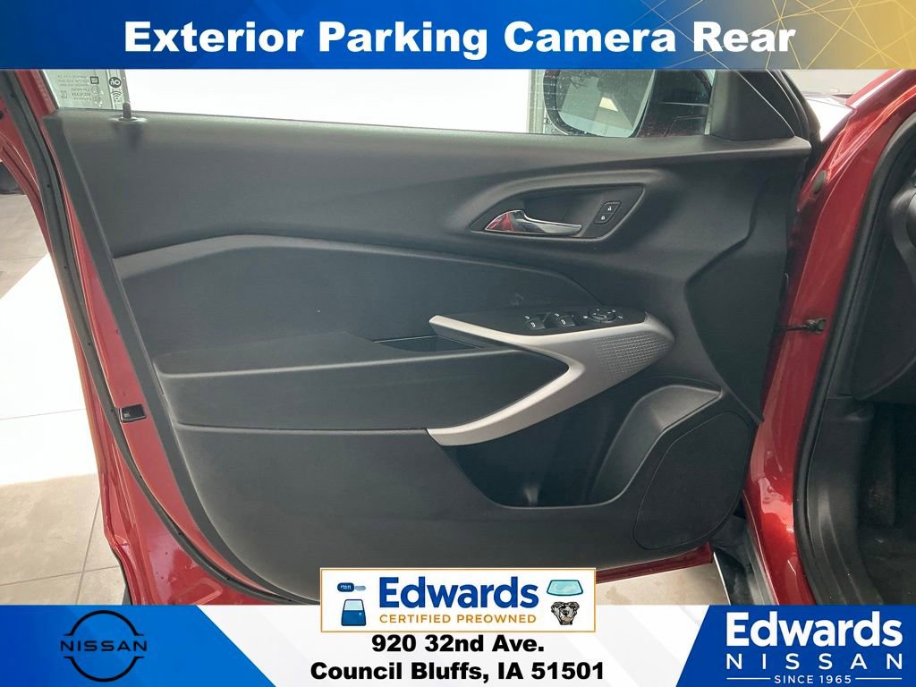 Used 2024 Chevrolet Trax RS w/ Sunroof Package FWD image 18