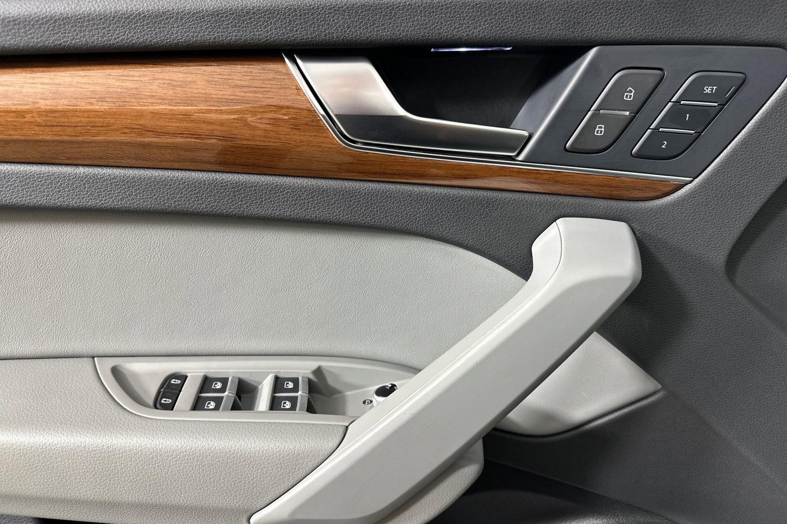 Used 2022 Audi Q5 2.0T Premium w/ Convenience Package image 10