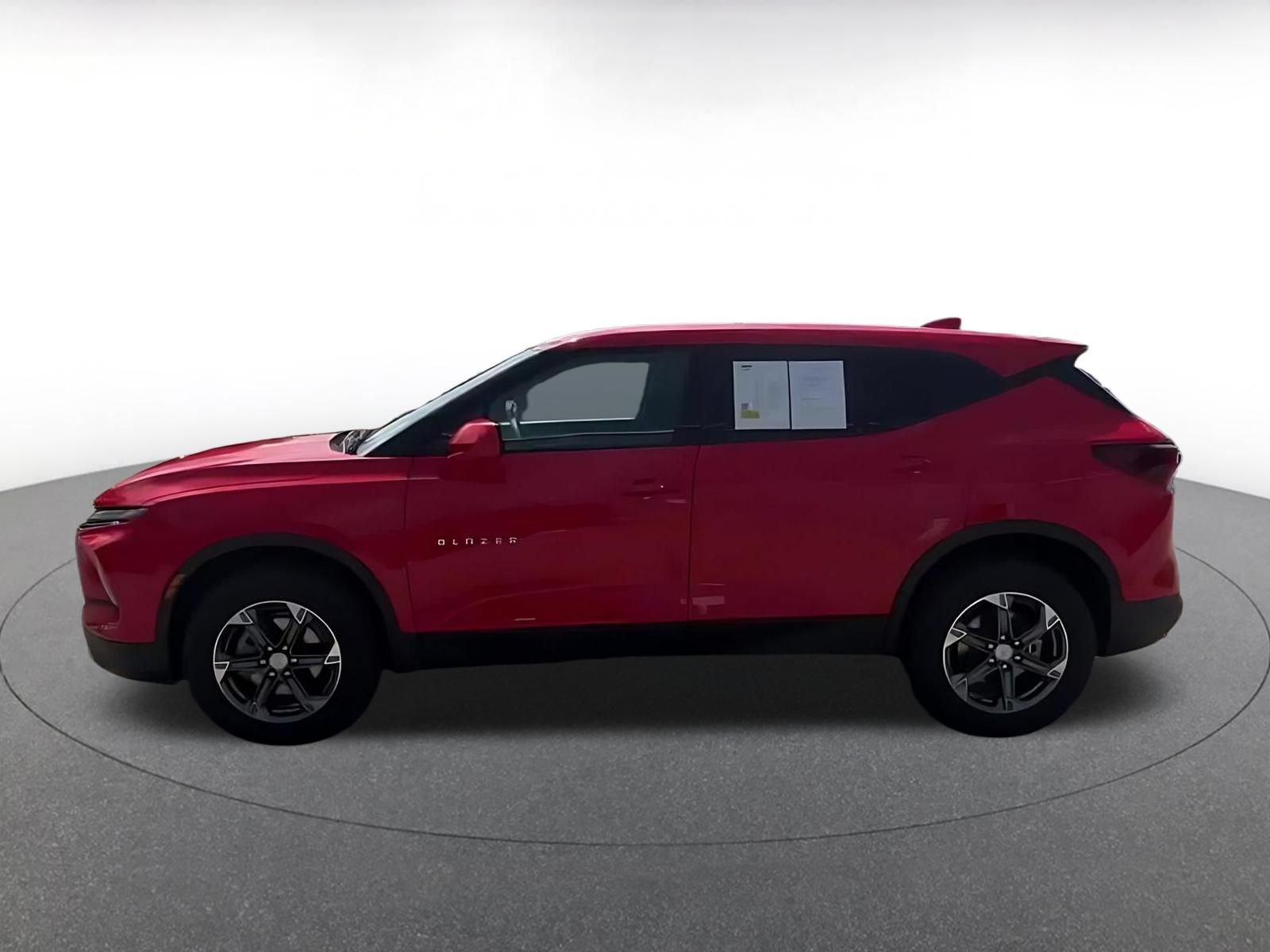 Used 2025 Chevrolet Blazer LT FWD image 3
