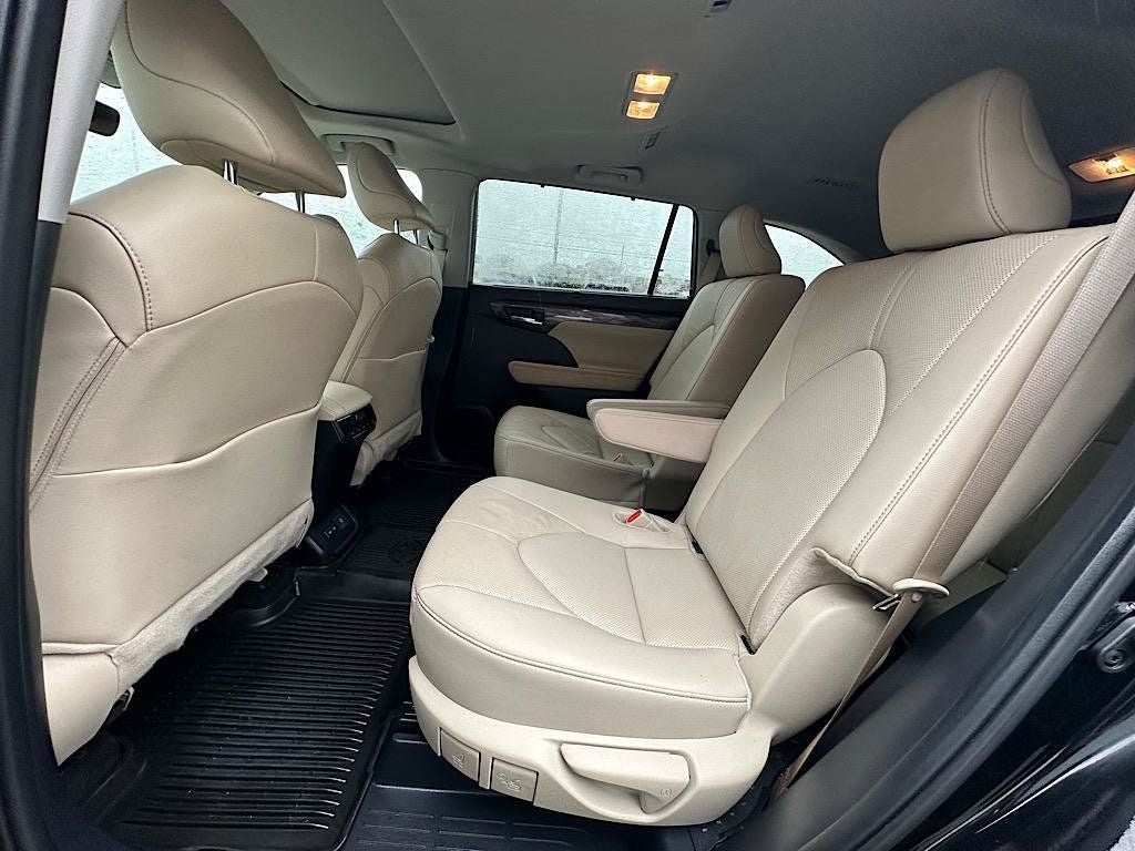 Certified 2024 Toyota Highlander Limited AWD/4WD image 17