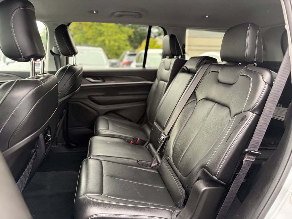 Used 2023 Jeep Grand Cherokee L Limited AWD/4WD image 15
