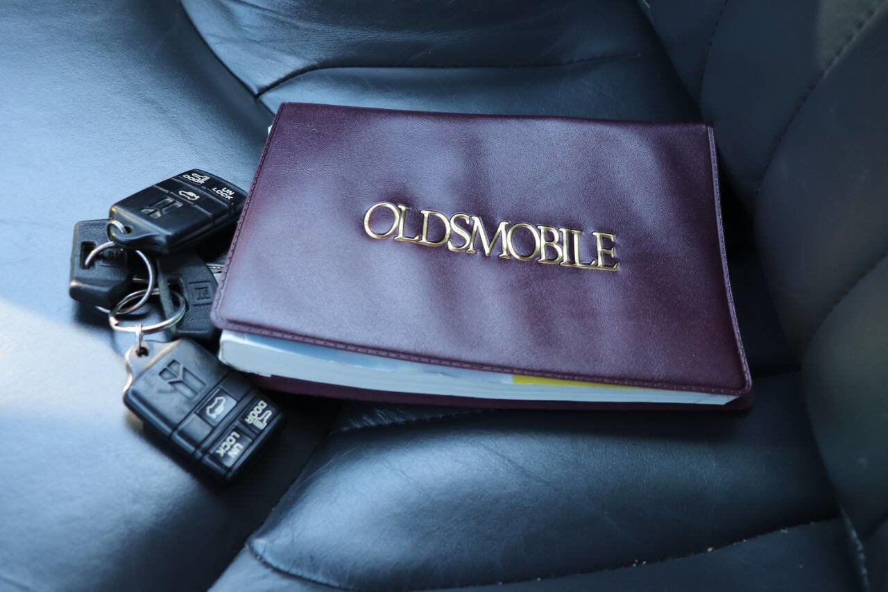 Used 1993 Oldsmobile Cutlass Supreme Convertible image 71