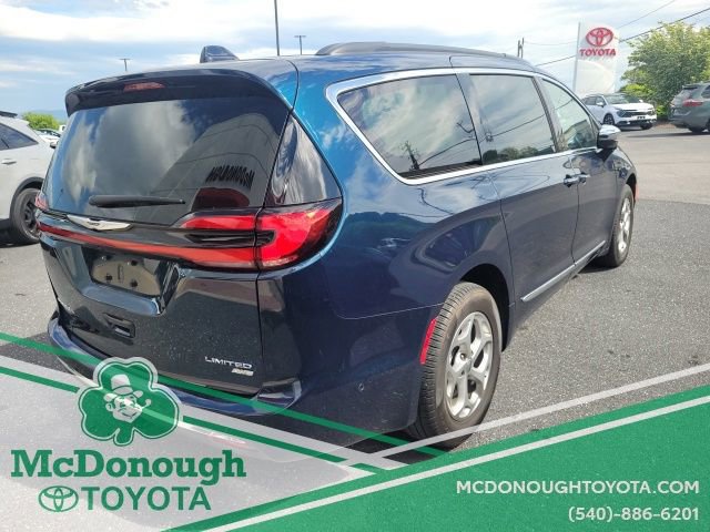 Used 2023 Chrysler Pacifica Limited w/ Trailer Tow Group image 9