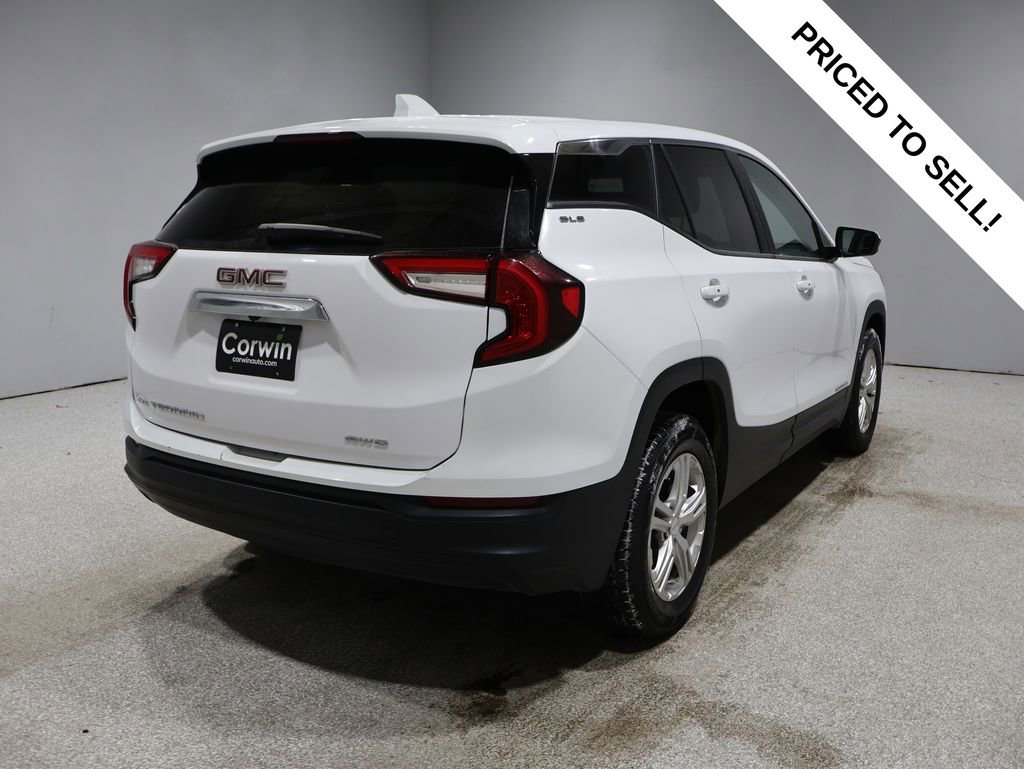 Used 2024 GMC Terrain SLE image 2