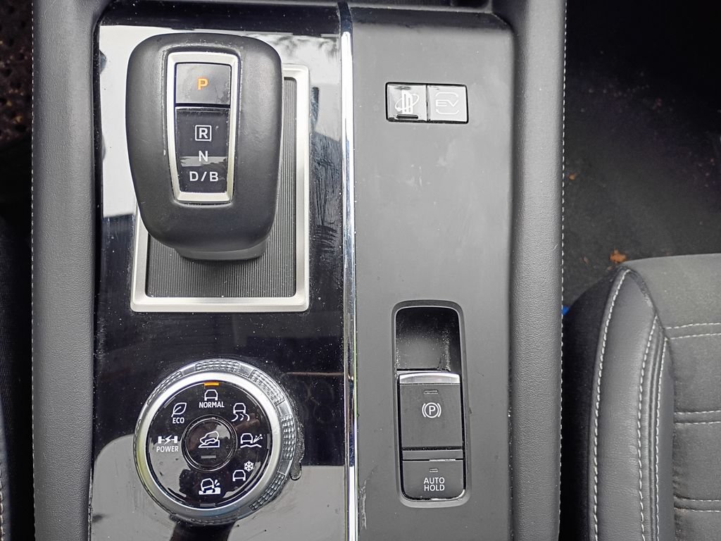 Used 2023 Mitsubishi Outlander 4WD Plug-In Hybrid image 21