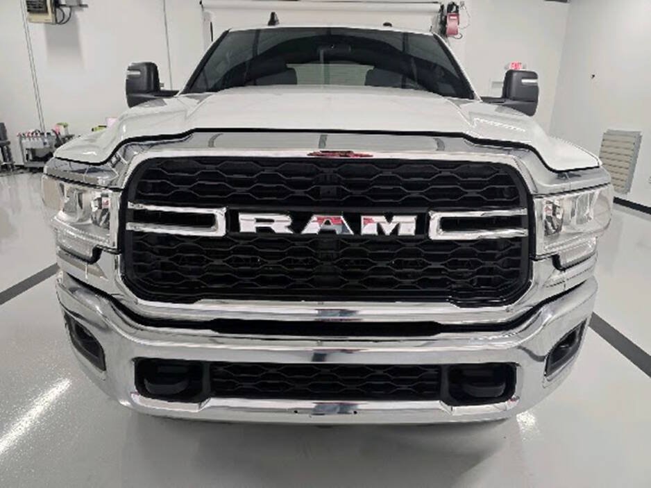 Used 2024 RAM 2500 Tradesman w/ Chrome Appearance Group AWD/4WD image 4
