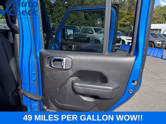 Used 2024 Jeep Wrangler Unlimited w/ Convenience Group AWD/4WD image 27