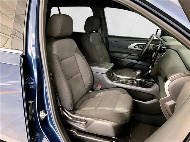 Used 2023 Chevrolet Traverse LT FWD image 9