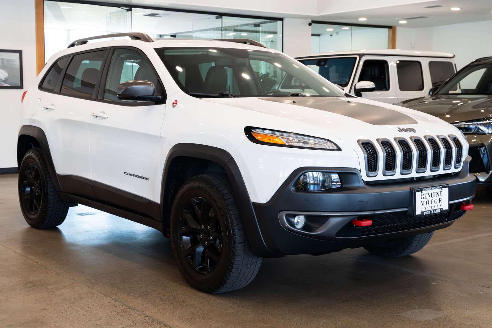 Used 2018 Jeep Cherokee Trailhawk w/ Comfort/Convenience Group AWD/4WD image 3