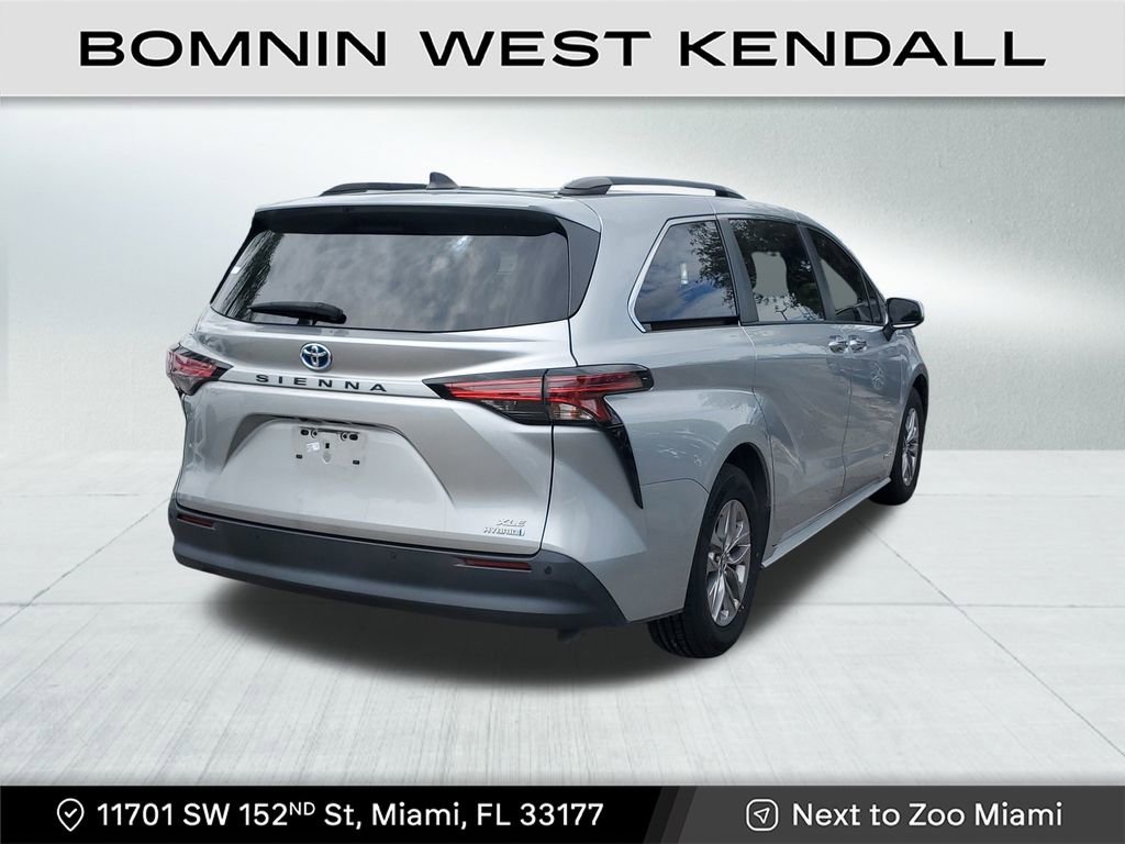 Used 2021 Toyota Sienna XLE image 7