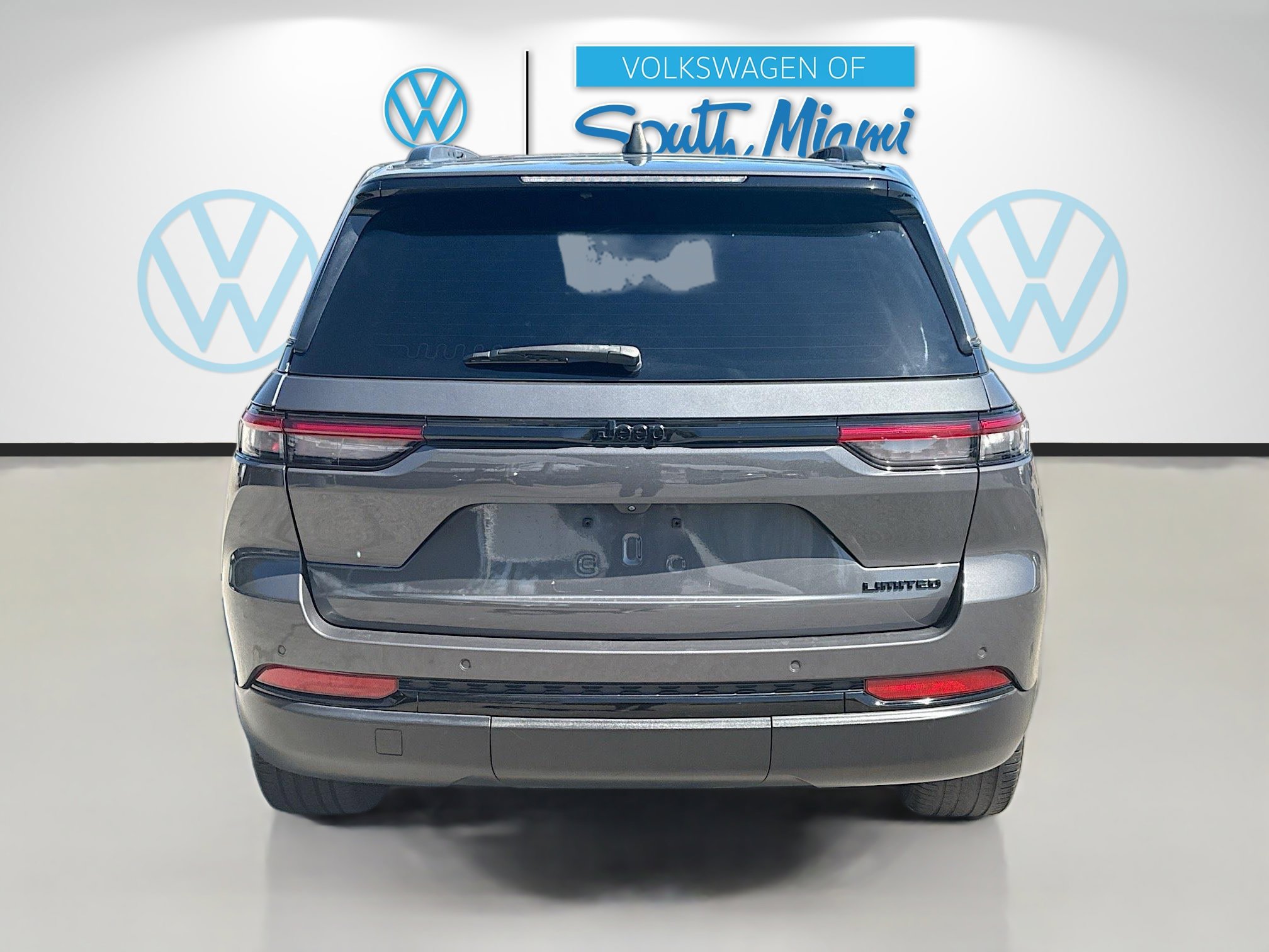 Used 2024 Jeep Grand Cherokee Limited w/ Black Appearance Package image 6