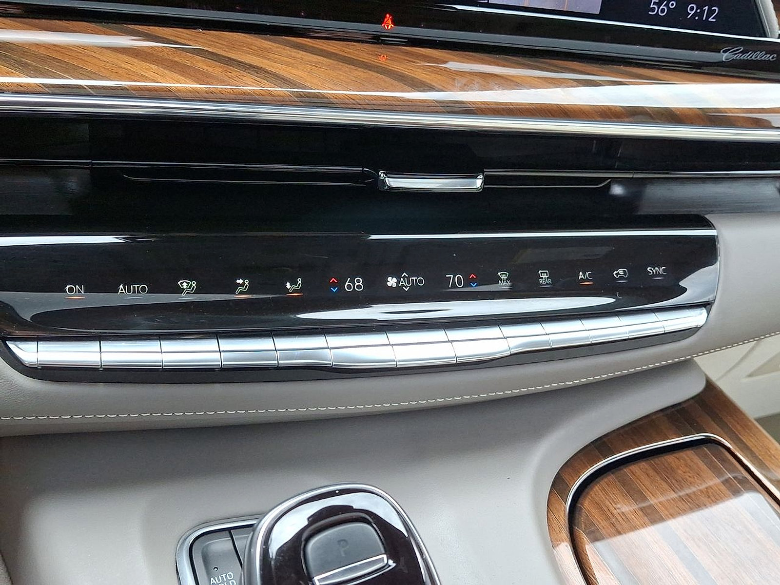 Used 2024 Cadillac Escalade Premium Luxury Platinum AWD/4WD image 25