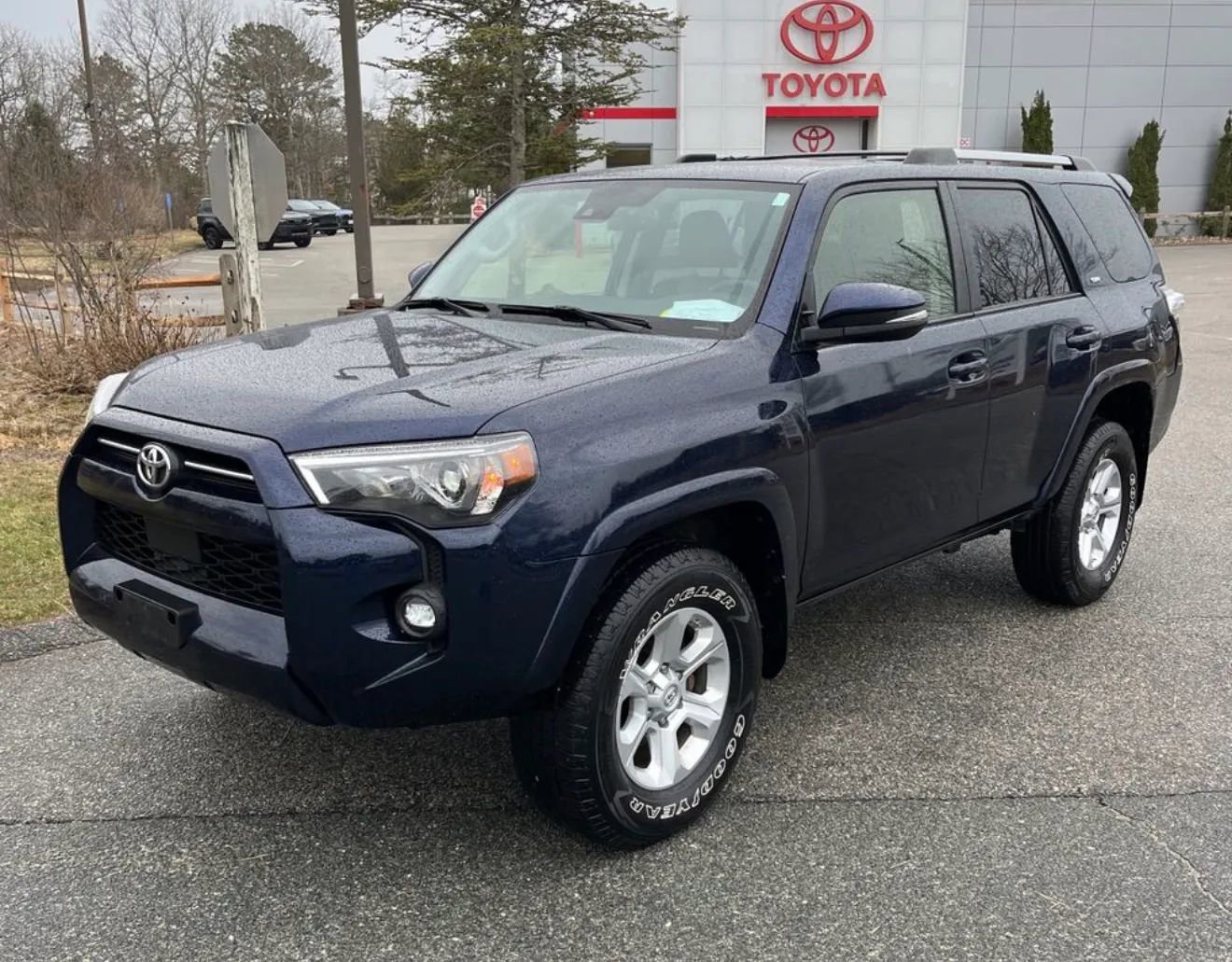 Used 2021 Toyota 4Runner SR5 Premium w/ Moonroof Package AWD/4WD image 1