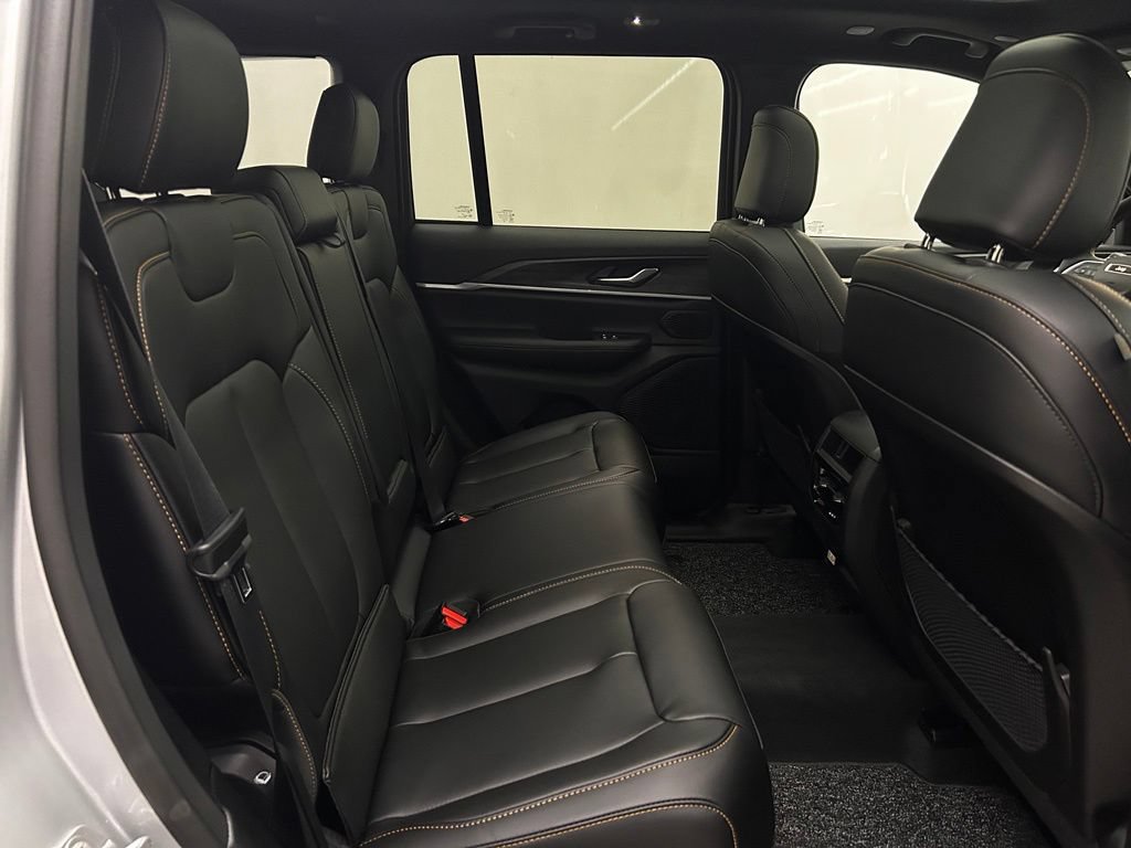New 2026 Jeep Grand Cherokee Limited AWD/4WD image 15