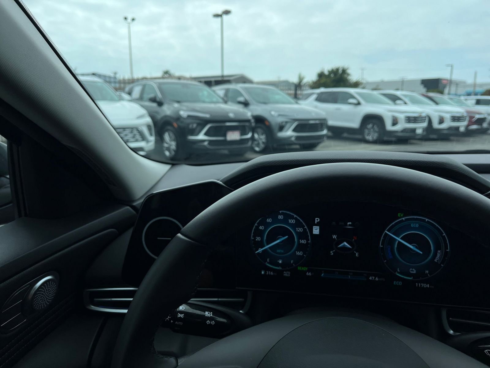 Used 2025 Hyundai Elantra Limited FWD image 35
