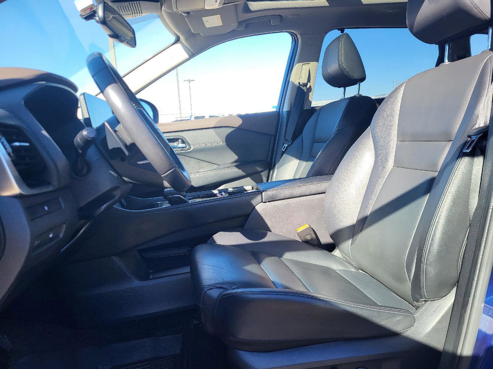 Used 2023 Nissan Rogue SL w/ SL Premium Package image 9