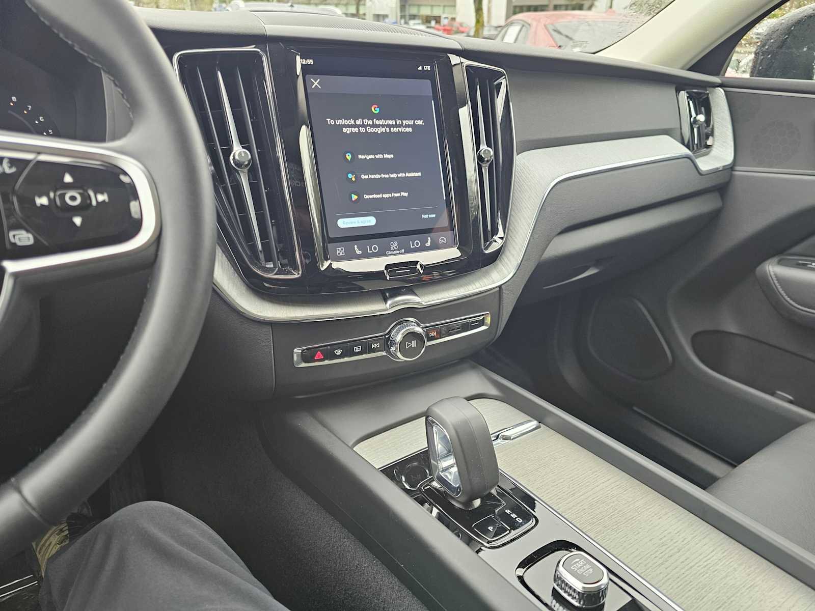 Certified 2025 Volvo XC60 B5 Plus image 28