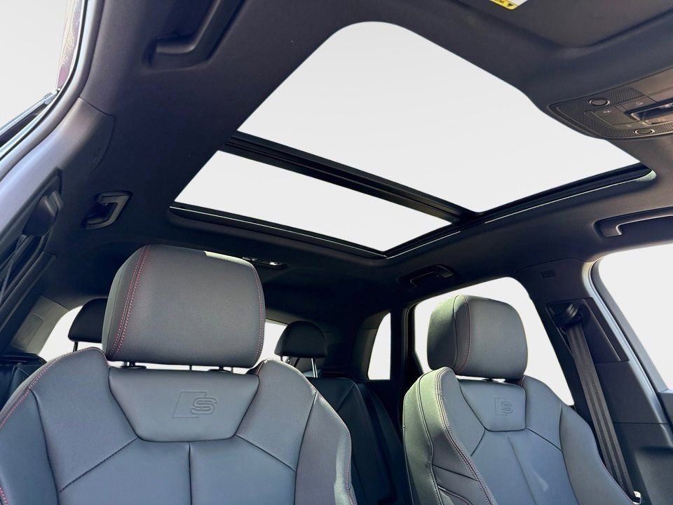 Certified 2025 Audi Q3 2.0T Premium Plus w/ Premium Plus Package image 11