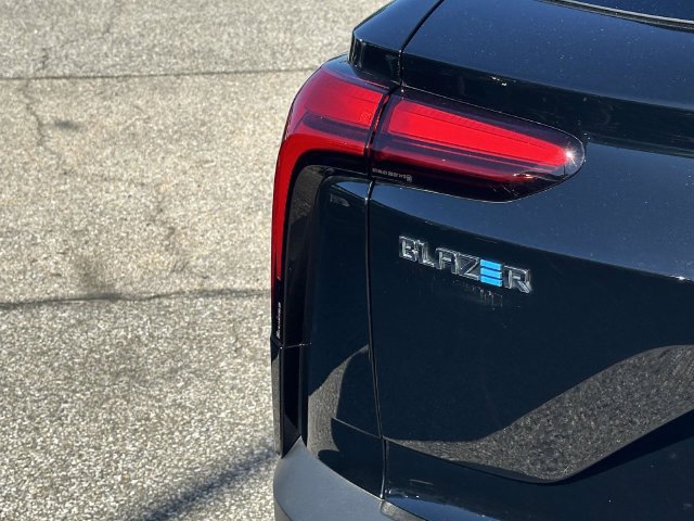 Certified 2025 Chevrolet Blazer EV LT FWD image 26