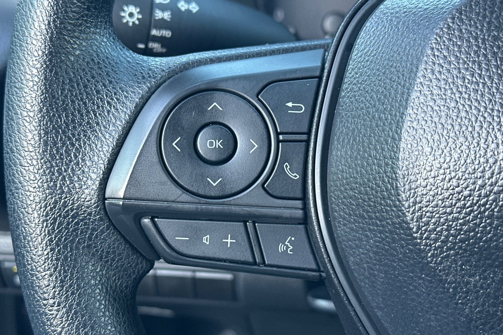 Used 2025 Toyota Corolla LE image 34