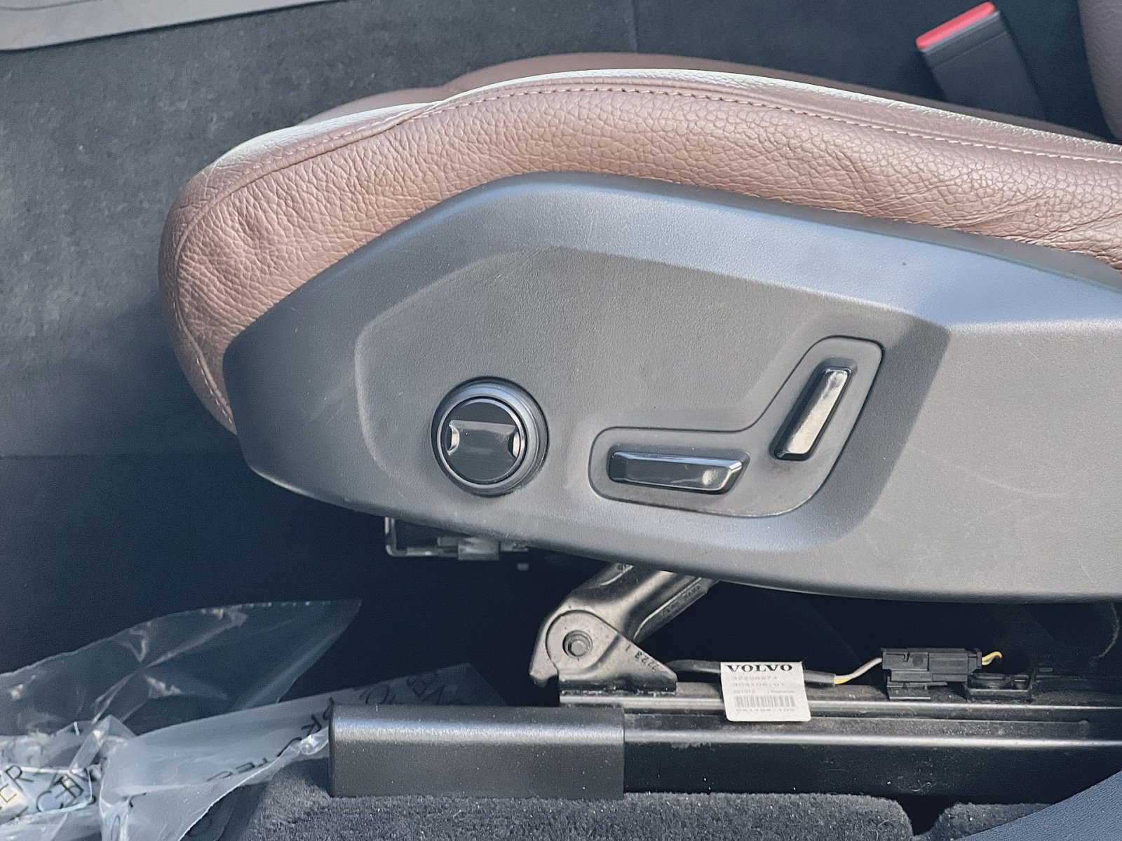 Certified 2023 Volvo XC60 B5 Plus w/ Climate Package AWD/4WD image 22