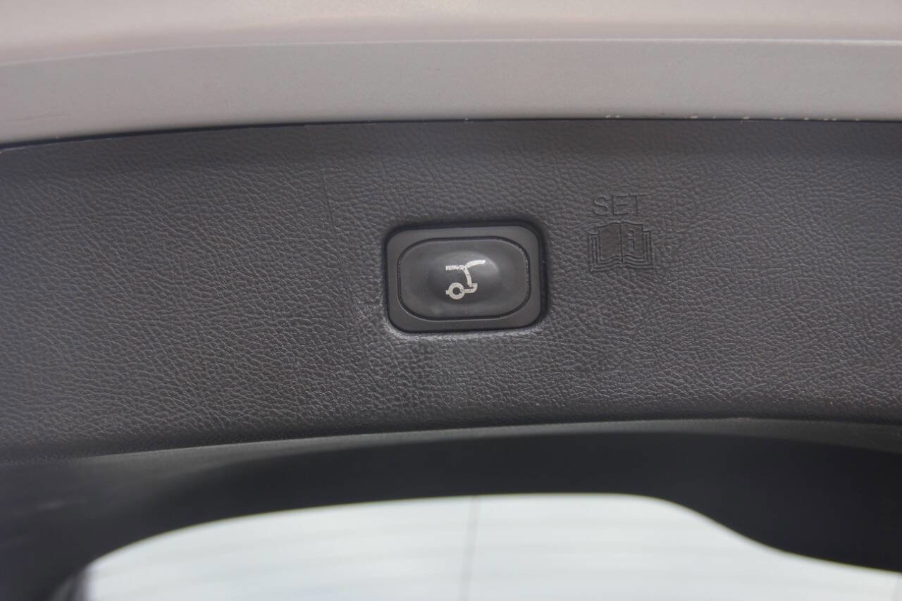 Used 2022 Ford Edge Titanium image 12