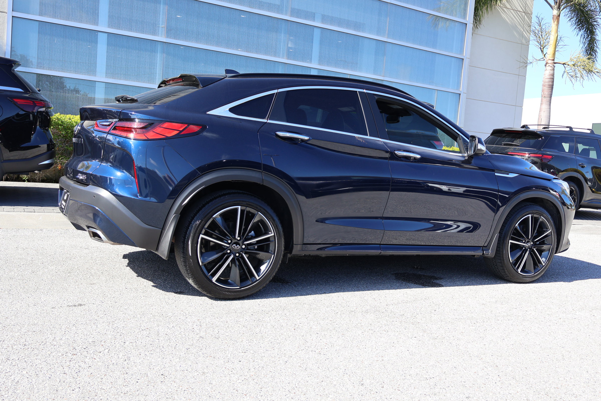 Certified 2023 INFINITI QX55 Essential image 10