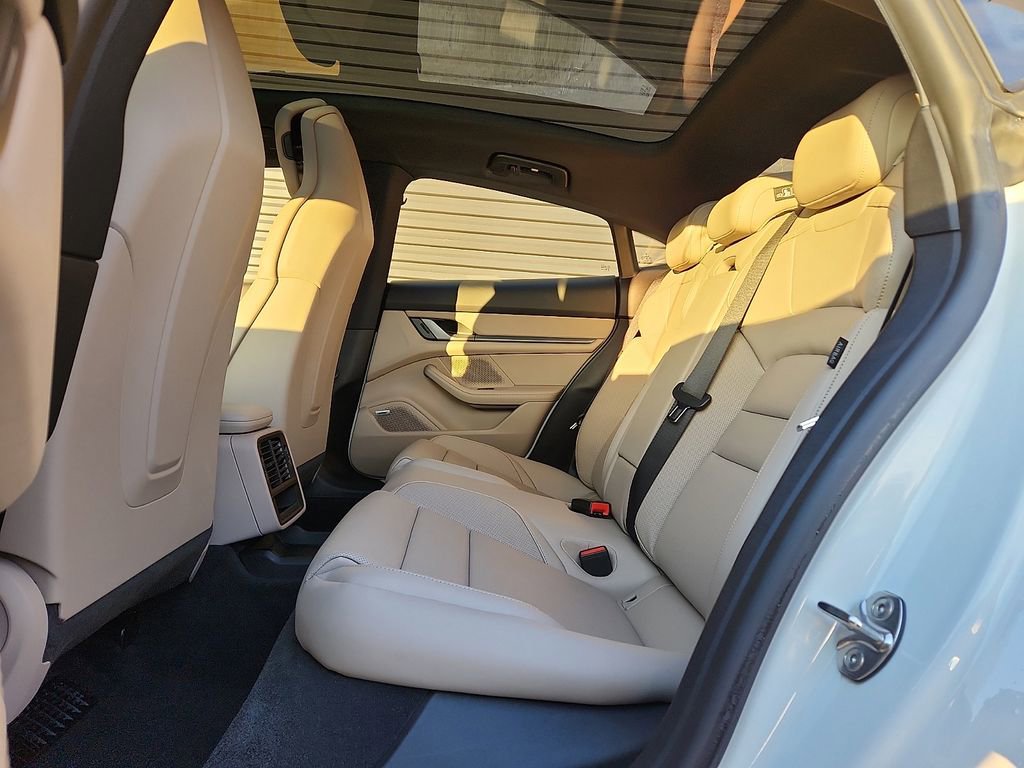 Used 2025 Porsche Taycan image 9