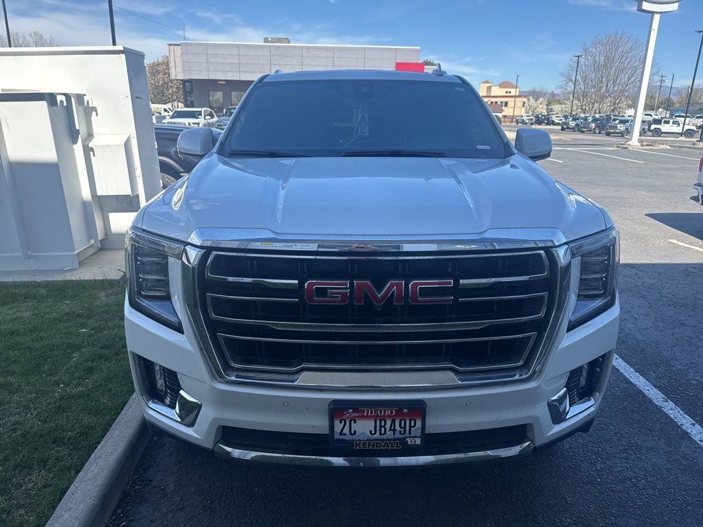 Used 2022 GMC Yukon SLT w/ SLT Premium Package image 2
