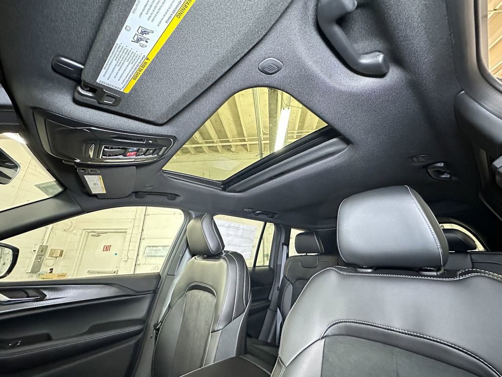 New 2025 Jeep Grand Cherokee Laredo image 21